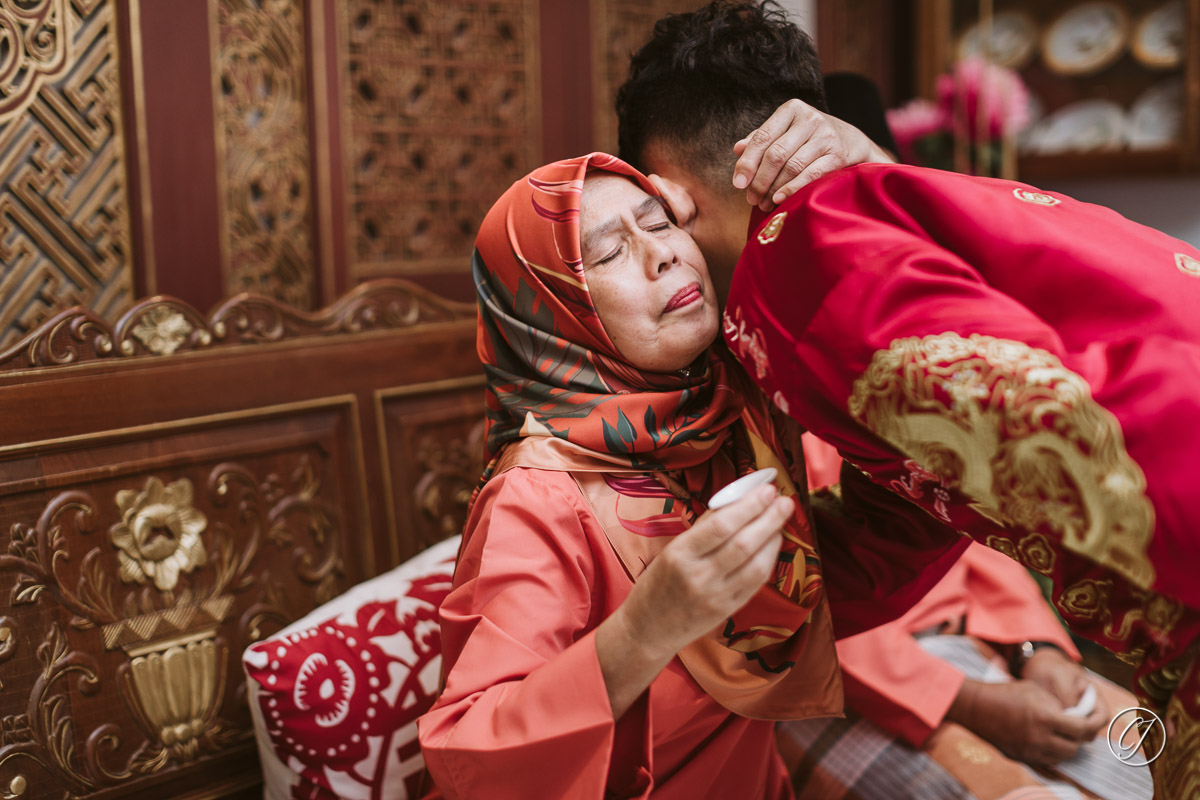 Mixed culture wedding, Chinese tea ceremony with Muslim mom