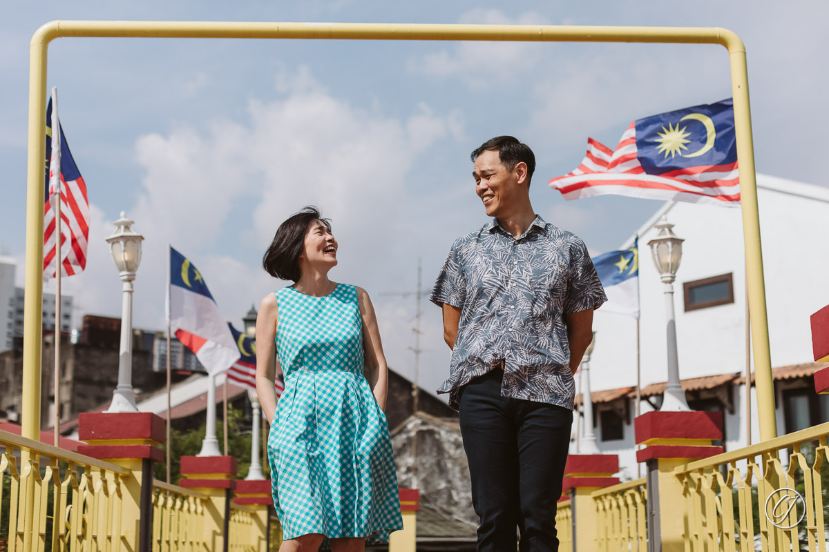 Couple standing on Jambatan Kampung Jawa, Melaka