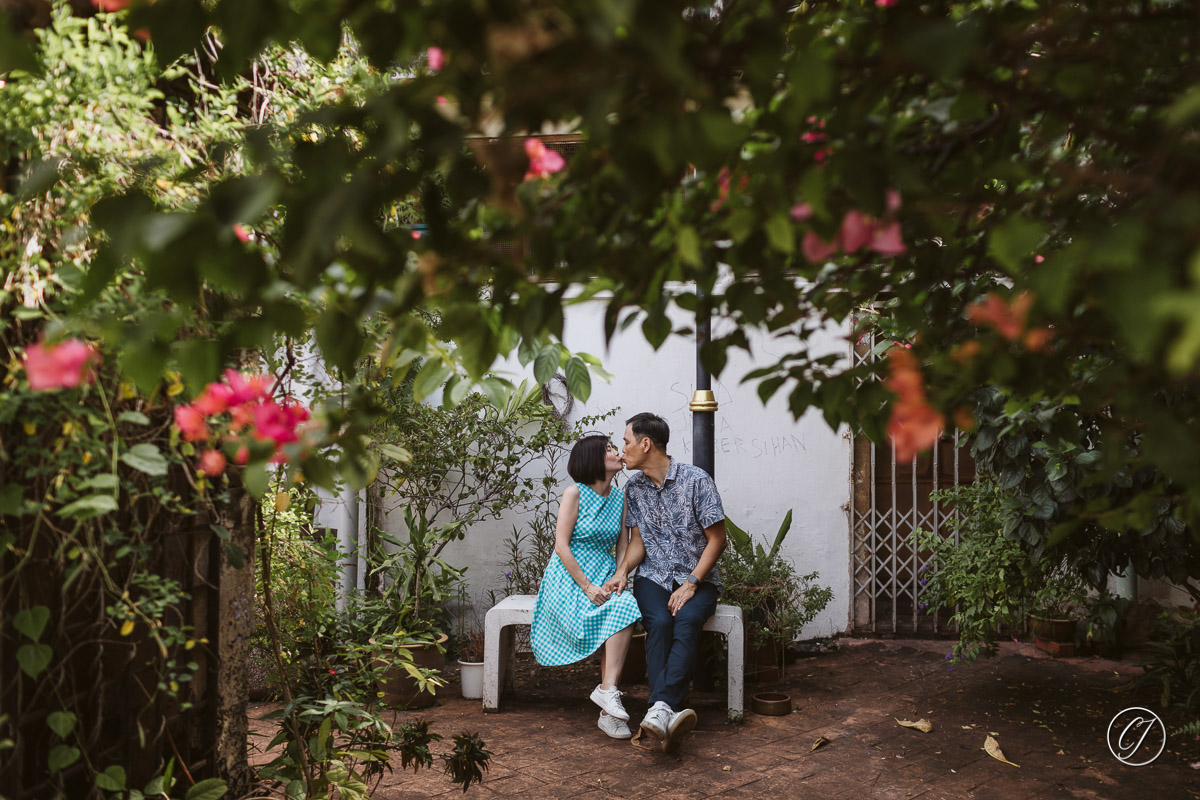 Back alley in Melaka, with Hwee Geok and Theng Cheng from Singapore