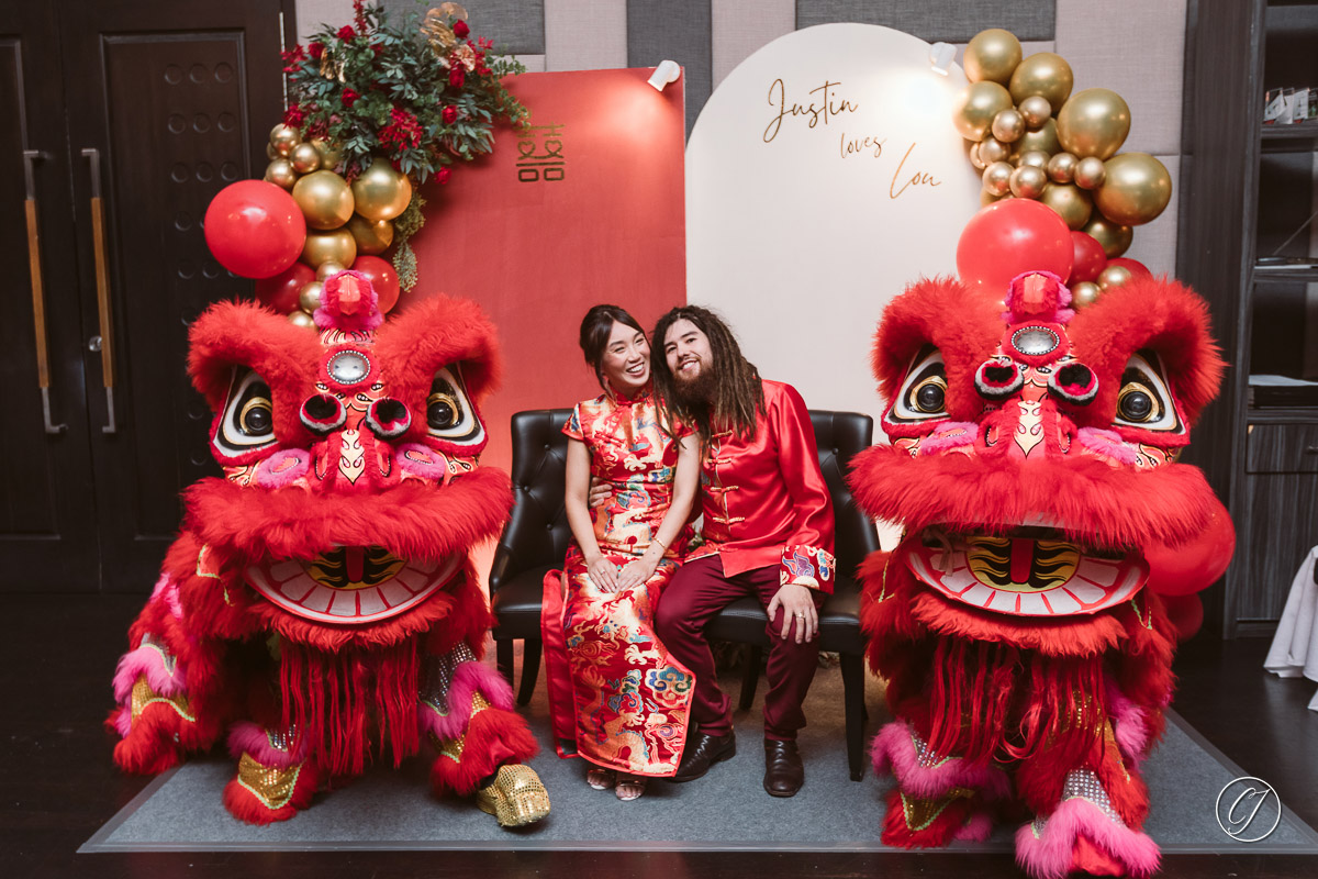 Couple with lion dance 舞狮 on their wedding