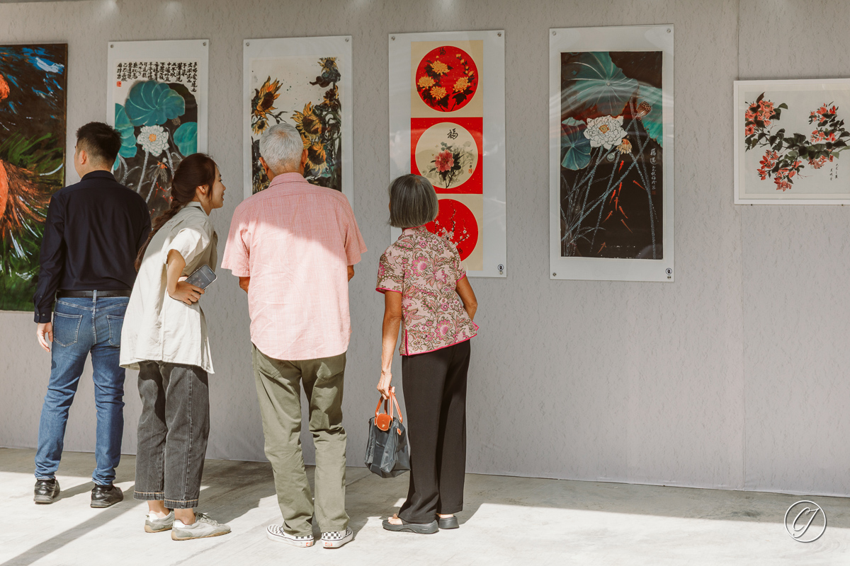Guests enjoying the Chinese ink paints