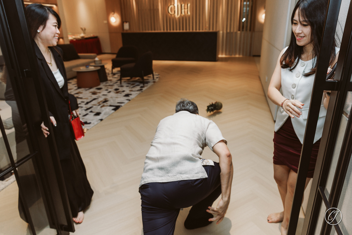 Rolling pineapple to the new office to officiate the new office space