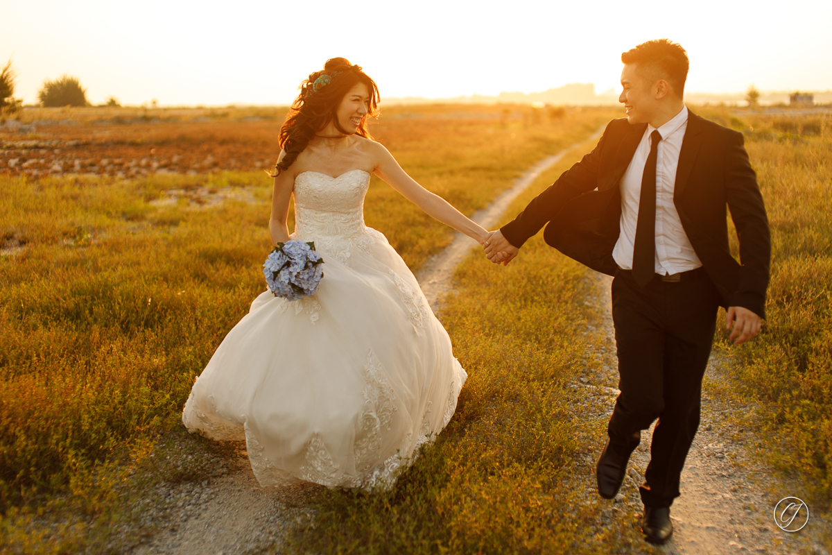 Holding hands and run under the sun at Klebang